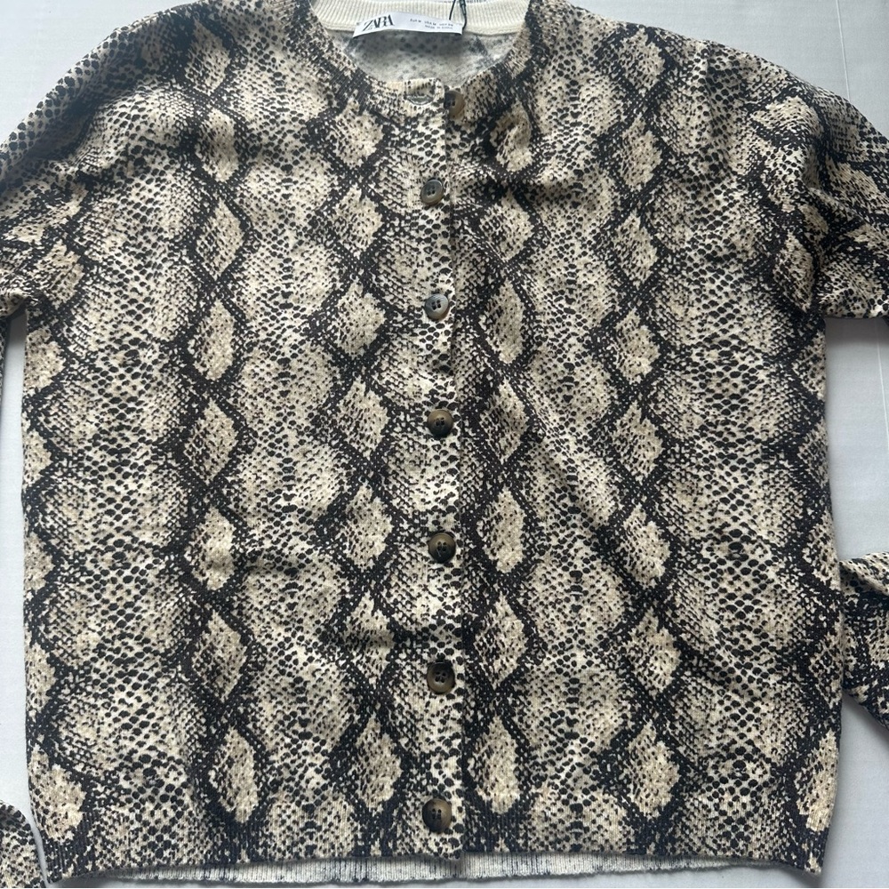Zara NWT Women’s Cream/Brown Snake Print Knit Cardigan (medium) - Picture 5 of 7
